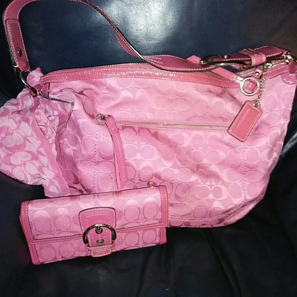 SOLD!!! 4 piece Coach bundle LOOK!! - Picture 5 of 7